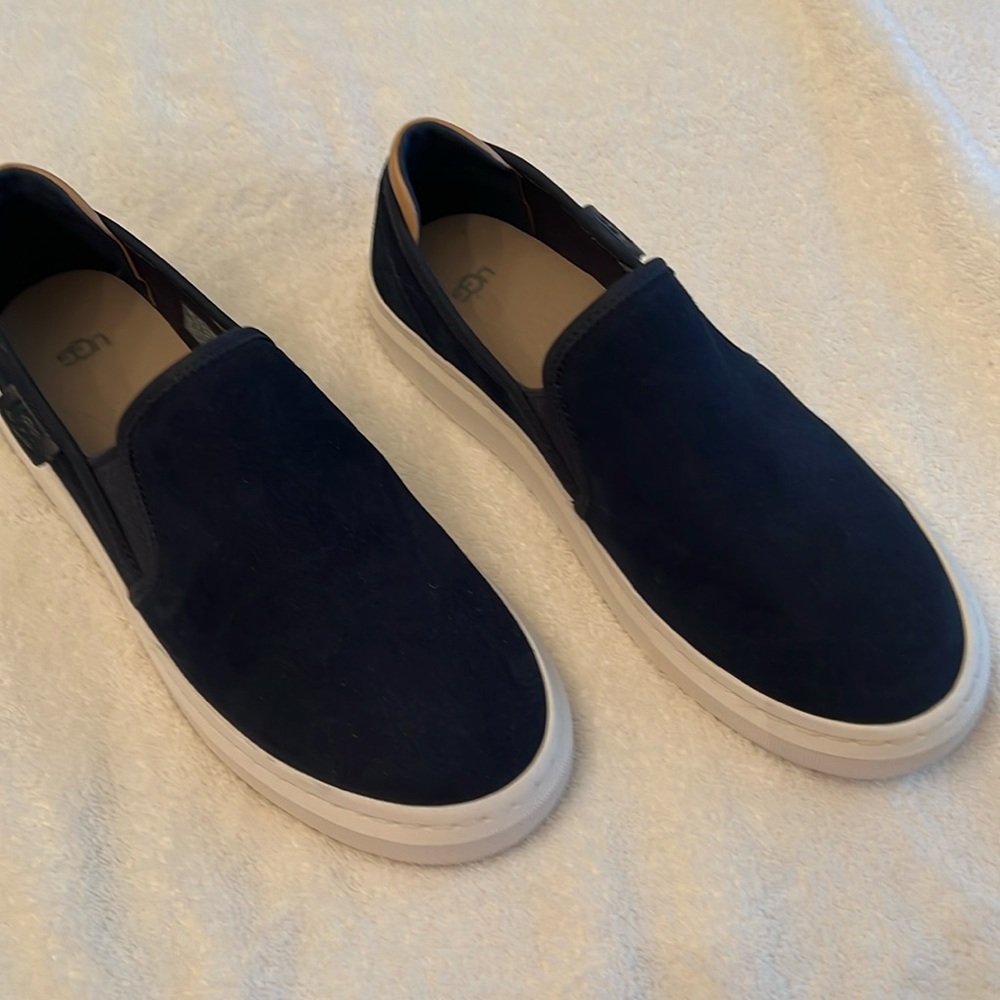 New slip on navy blue Ugg tennis shoes